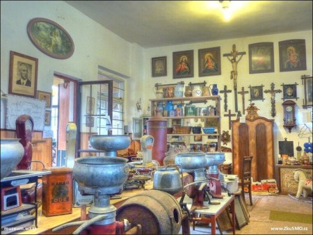 muzeum-historickych-vozidel-stara-zemedelska-technika-a-selska-jizba-v-porezanech-u-tyna-nad-vltavou - selska-jizba